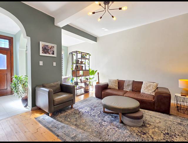 3 BEDROOM APARTMENT FOR SALE IN BANTRY BAY